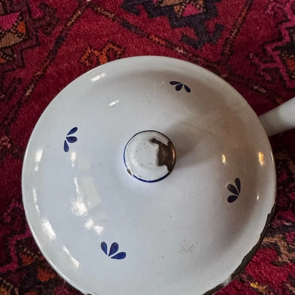 Vintage enamelware Made in holland. Blue flower plus lid
